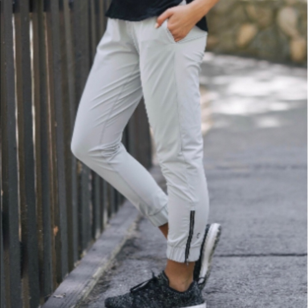 Like new!  Zyia Everywhere Jogger. Medium
